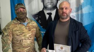 Сегодня боец спецназа Третьей отдельной бригады ГРУ вручил медаль «ЗА…